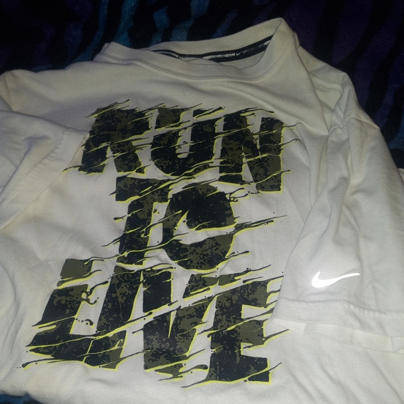 LAST CHANCE SALE ONLY $8Boys Nike Dri Fit "Run To Live" Short  Sleeve Tee Med - Picture 5 of 6